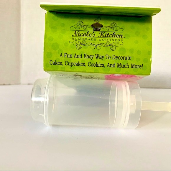 Cupcake Bakeware "What's New" Book#1 w/ Push-Up Cake Poppers & Dessert Decorator - Picture 9 of 16